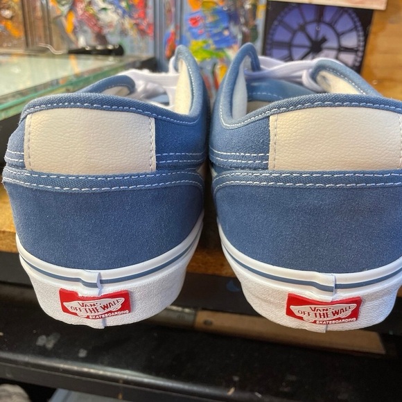 VANS - Picture 3 of 3